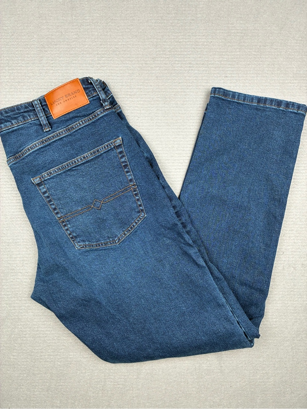 Lucky Brand 410 Straight Mens 36x32 Jeans in Medium Blue with Leather Patch
